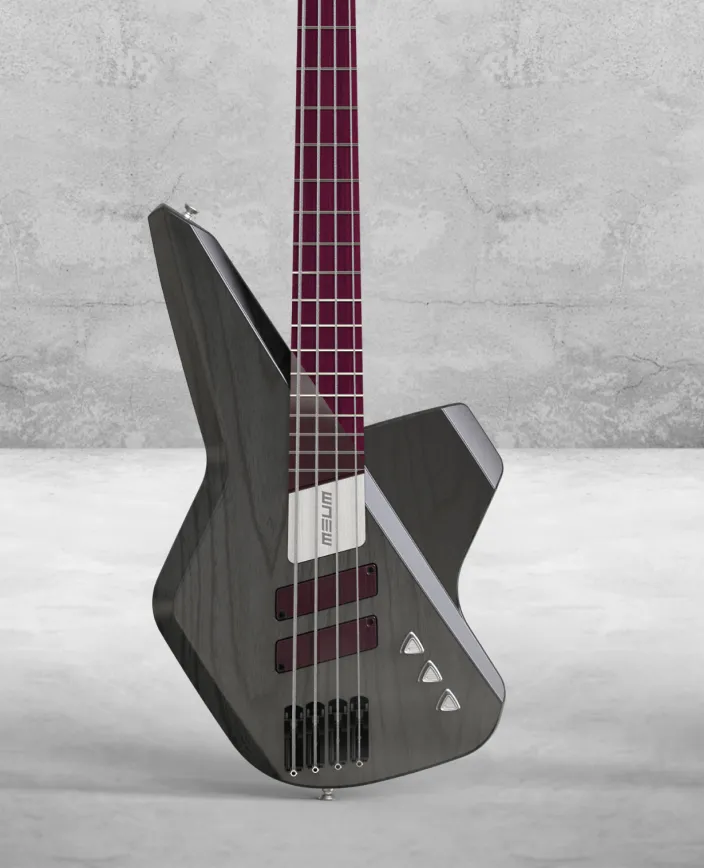 Meum bass guitar in black
